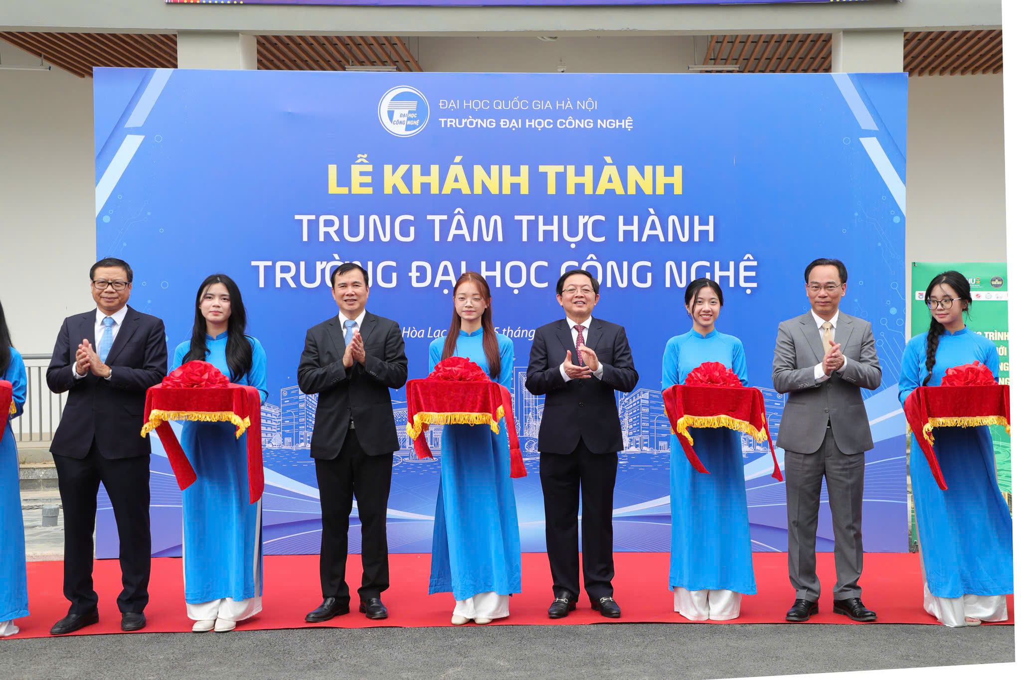 Vietnam Post đưa hệ sinh th&aacute;i dịch vụ v&agrave; c&ocirc;ng nghệ đến với sinh vi&ecirc;n ĐHQG H&agrave; Nội- Ảnh 3.