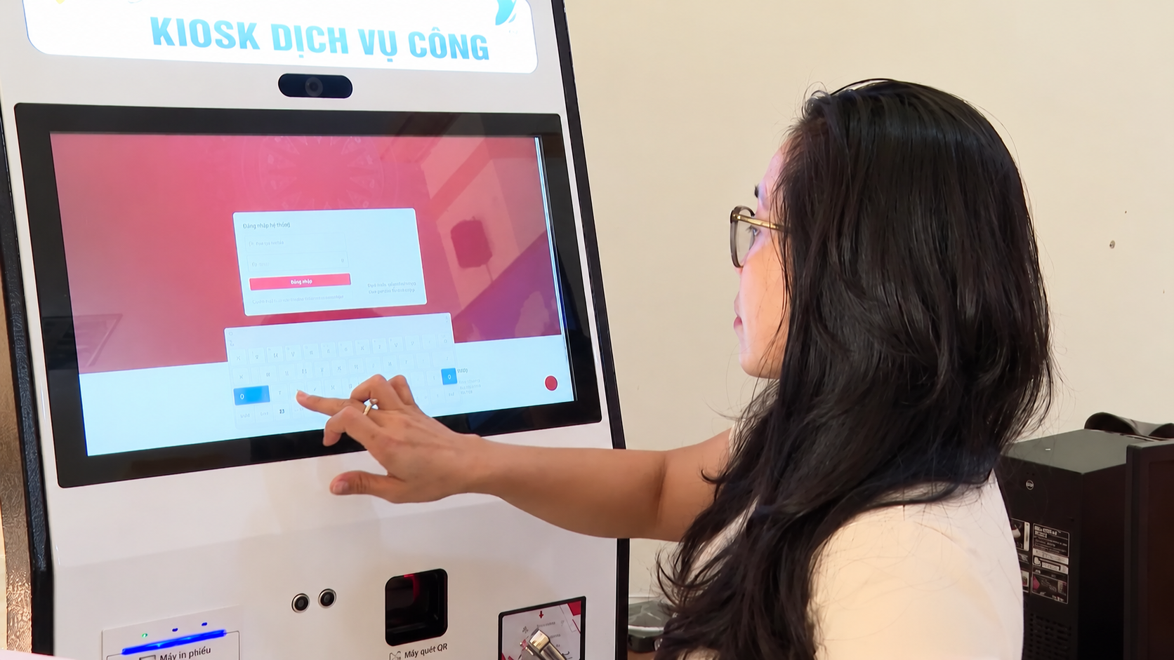 Quảng Trị th&iacute; điểm ứng dụng AI hỗ trợ người d&acirc;n thực hiện thủ tục h&agrave;nh ch&iacute;nh- Ảnh 1.