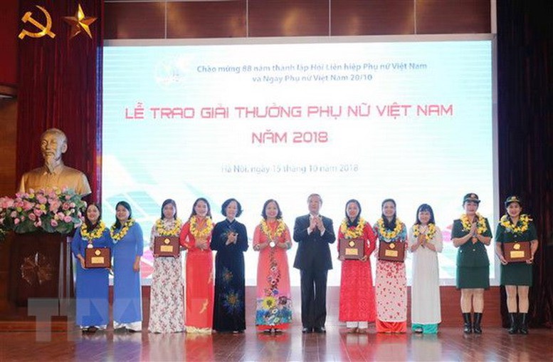 Trao Giải thưởng Phụ nữ Việt Nam năm 2018 cho 15 tập thể, cá nhân