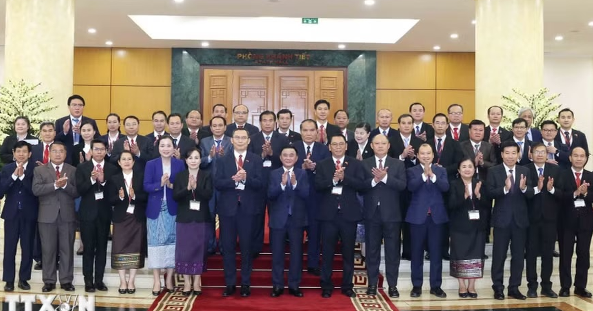 Thường trực Ban Bí thư Trần Cẩm Tú tiếp Đoàn cán bộ cao cấp Đảng Nhân dân Cách mạng Lào