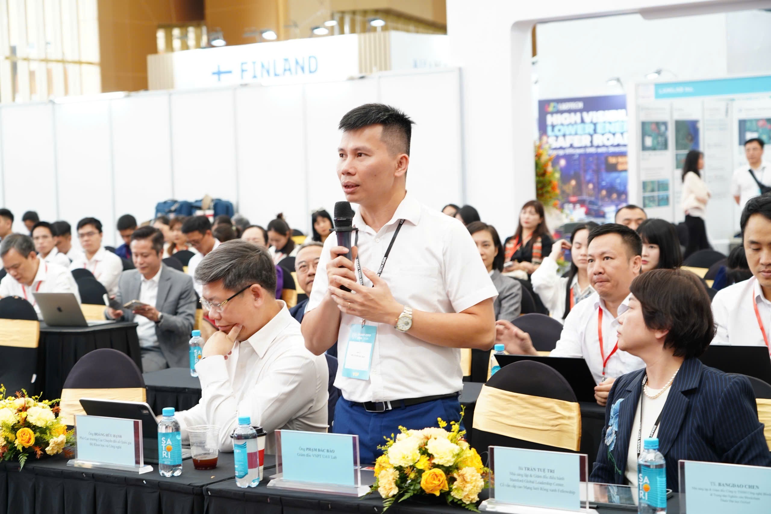 Chuyển đổi số phải đi thẳng v&agrave;o những b&agrave;i to&aacute;n thực tiễn- Ảnh 3.