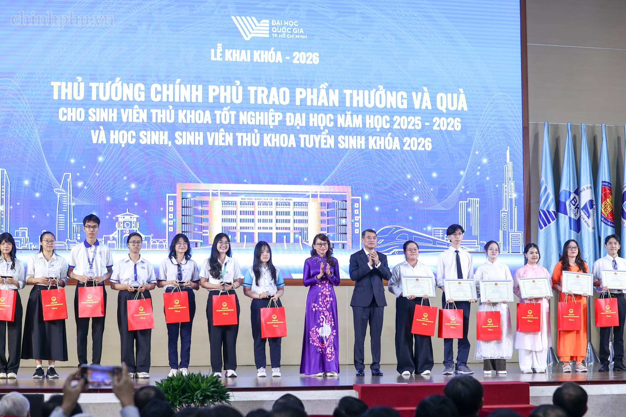 Thủ tướng: Chính phủ ủng hộ mạnh mẽ các ĐHQG trở thành các đại học tinh hoa đẳng cấp thế giới- Ảnh 7.