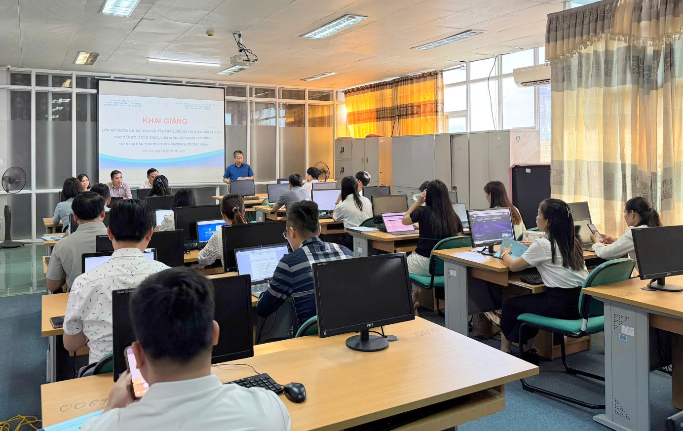 Bồi dưỡng c&aacute;n bộ x&atilde;, phường ứng dụng AI v&agrave;o c&ocirc;ng việc tại Ph&uacute; Thọ- Ảnh 3.