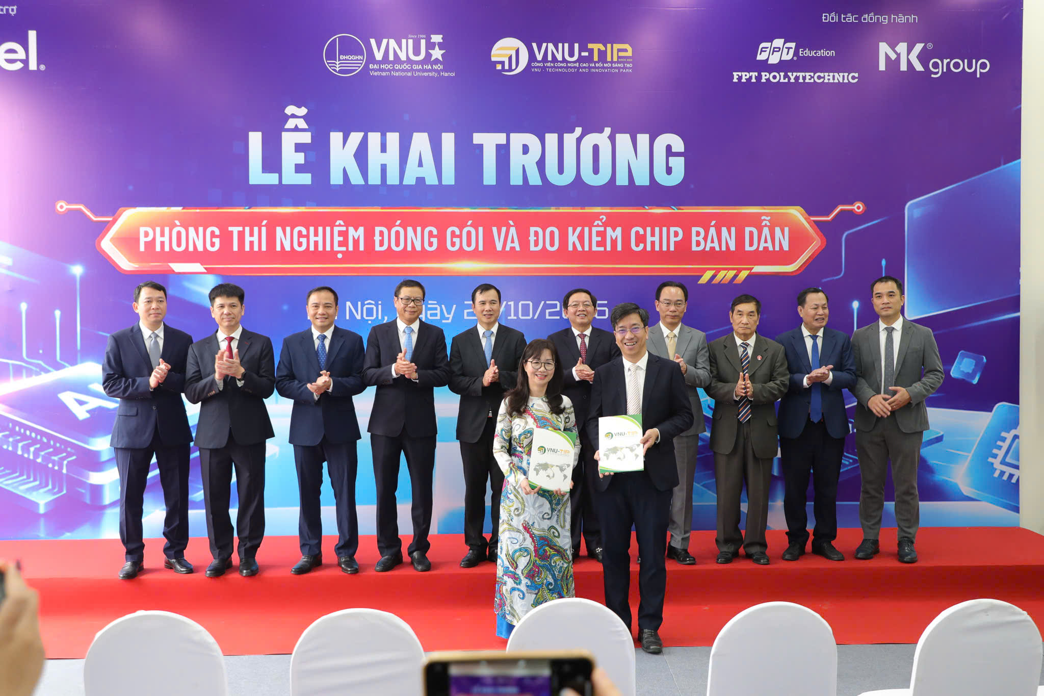 Vietnam Post đưa hệ sinh th&aacute;i dịch vụ v&agrave; c&ocirc;ng nghệ đến với sinh vi&ecirc;n ĐHQG H&agrave; Nội- Ảnh 2.